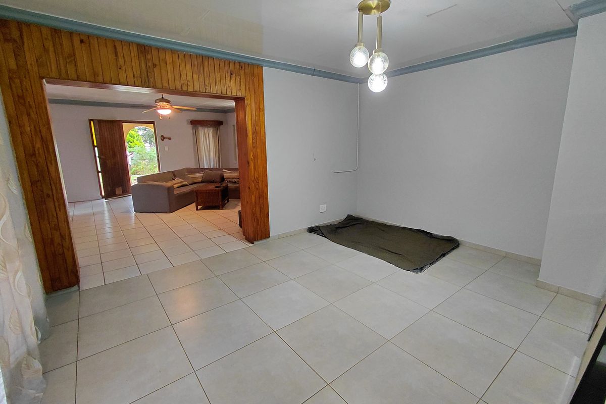 Charming 3-bedroom home in Randlespark, Klerksdorp, perfect for families seeking comfort and style! - Photo 5