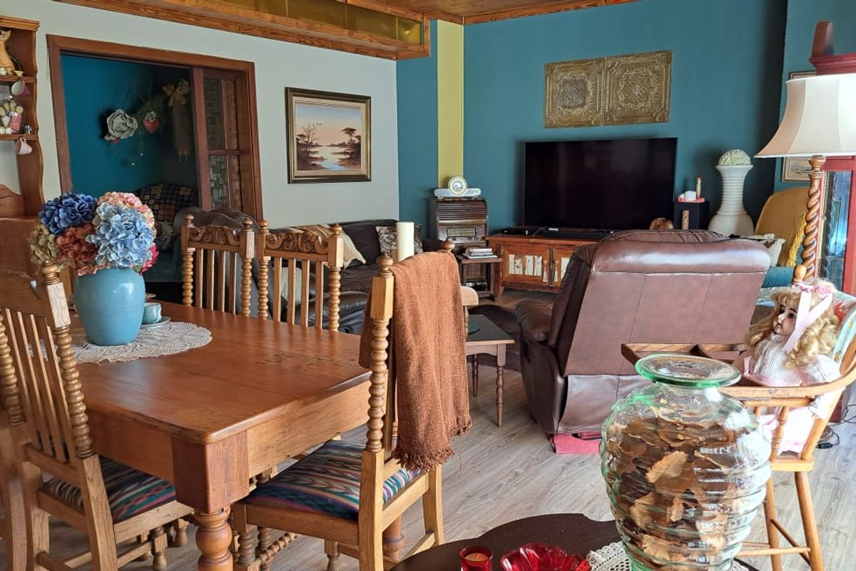 Stunning  Family Home - Photo 3