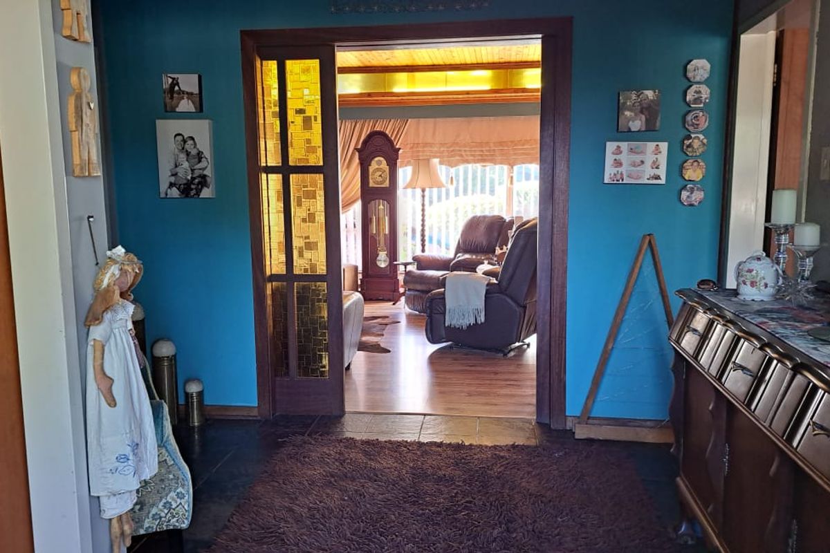 Stunning  Family Home - Photo 5