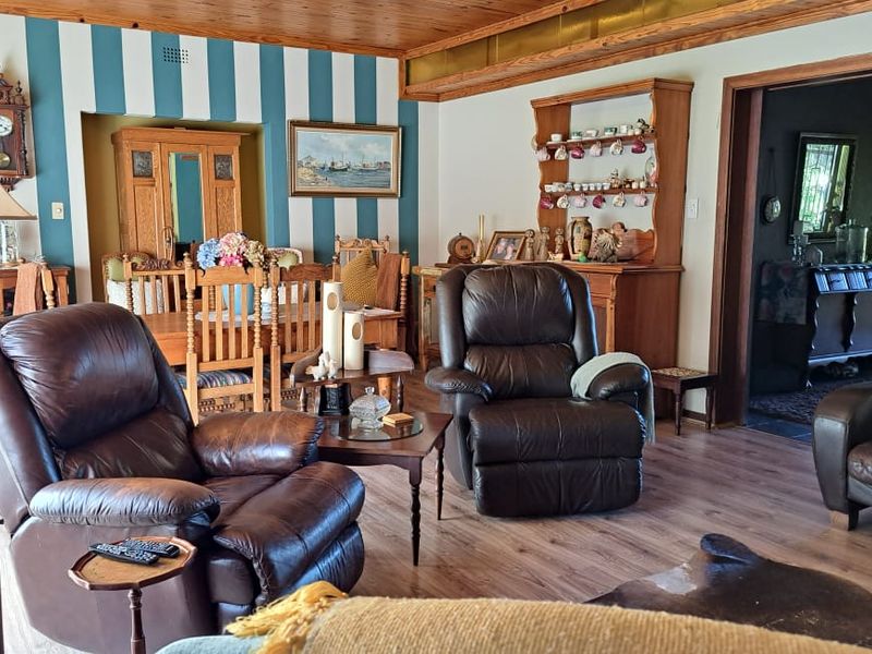 Stunning  Family Home - Photo 6