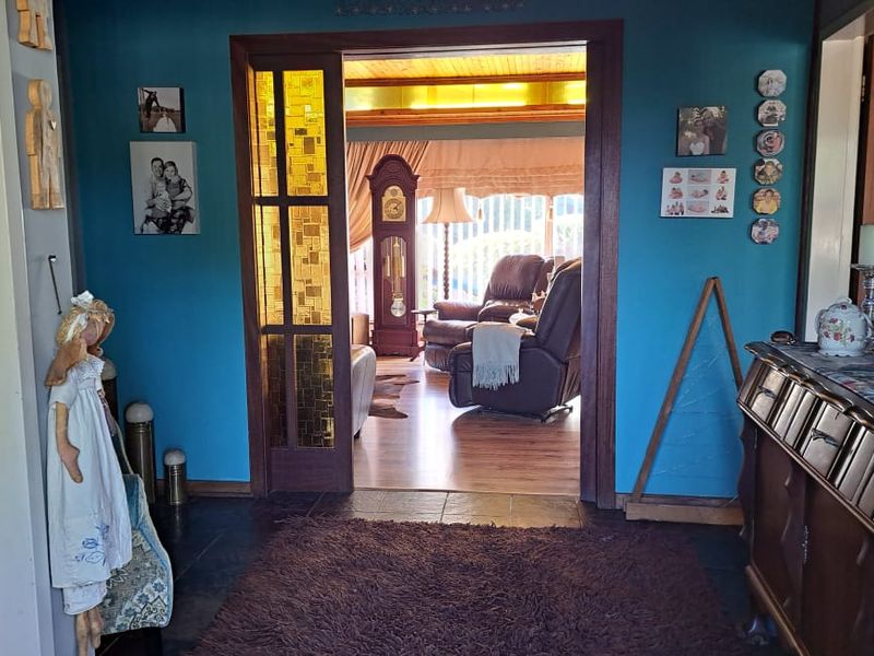 Stunning  Family Home - Photo 5
