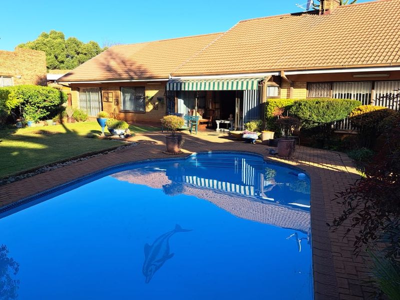 Stunning  Family Home - Photo 1