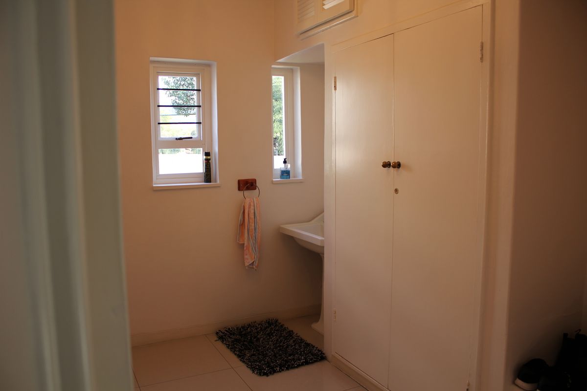 charming home in Saxonwold,—your ideal family retreat awaits - Photo 5