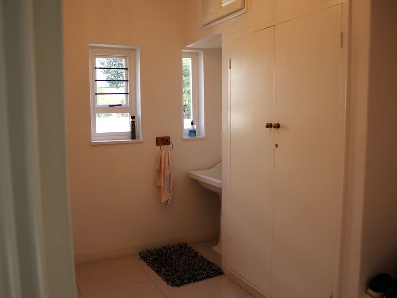 charming home in Saxonwold,—your ideal family retreat awaits - Photo 5