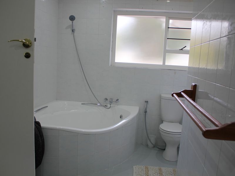 charming home in Saxonwold,—your ideal family retreat awaits - Photo 10
