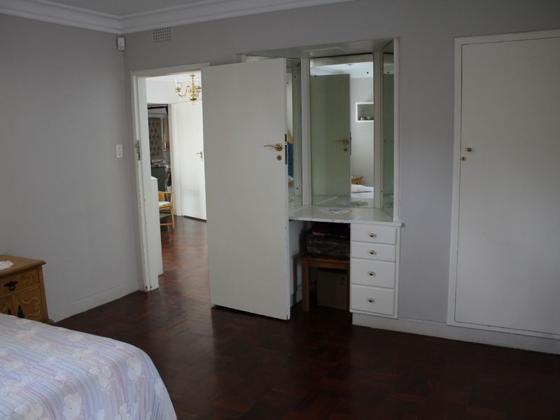 charming home in Saxonwold,—your ideal family retreat awaits - Photo 9