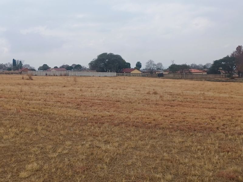 Strategically situated plot of land, close to Training facilities - Photo 5