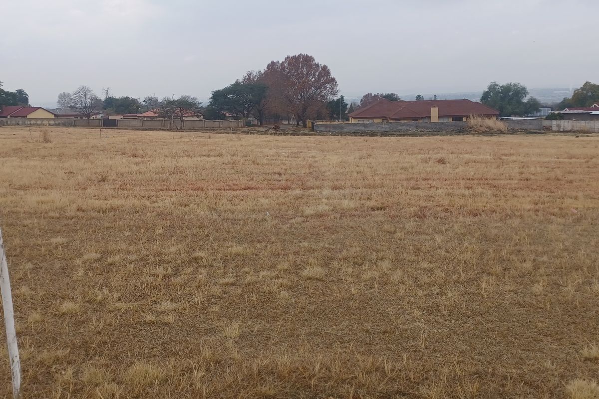 Strategically situated plot of land, close to Training facilities - Photo 3