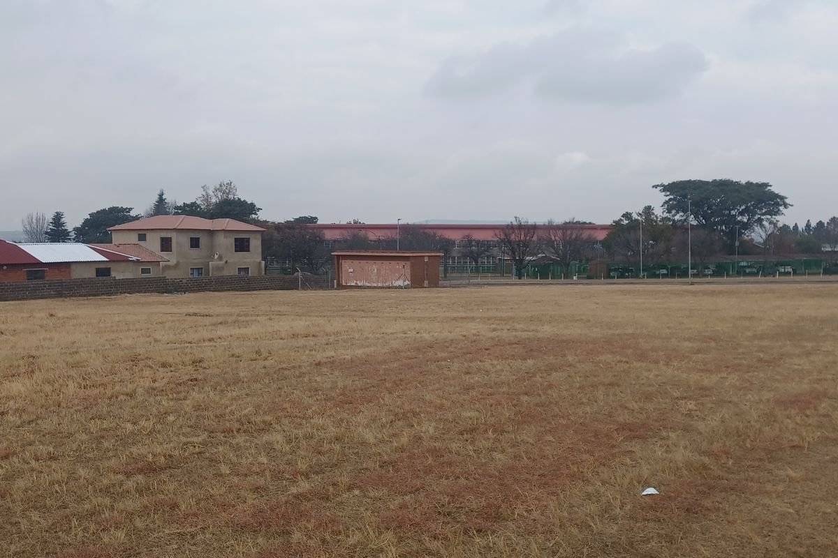 Strategically situated plot of land, close to Training facilities - Photo 4