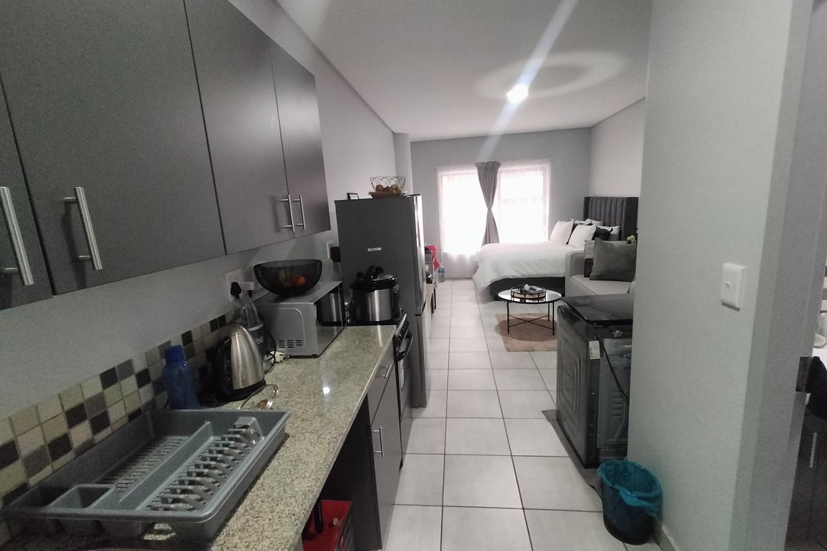 Secure Bachelor Unit Near Schools & Transport – Northpark, Pretoria North - Photo 2