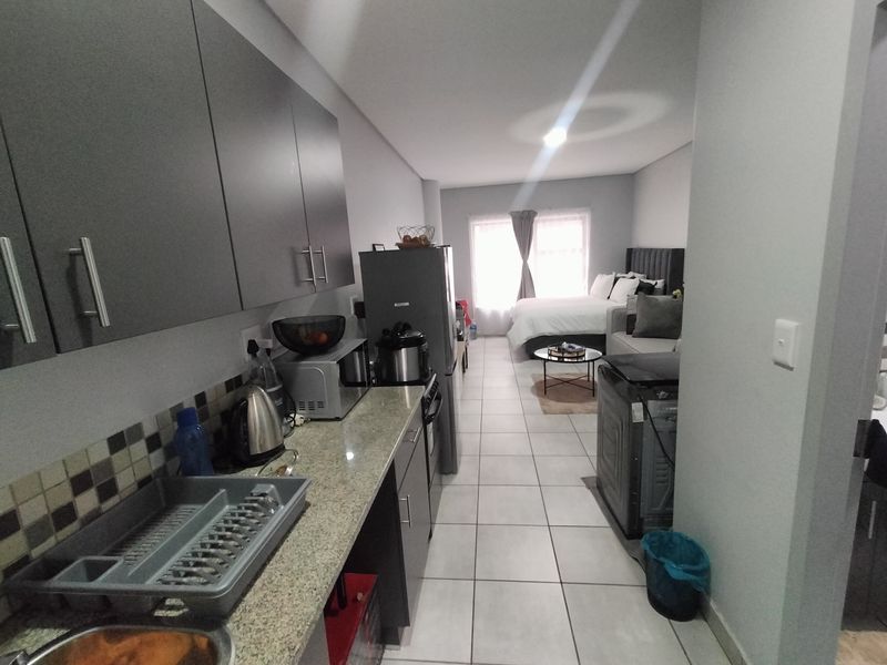 Secure Bachelor Unit Near Schools & Transport – Northpark, Pretoria North - Photo 2