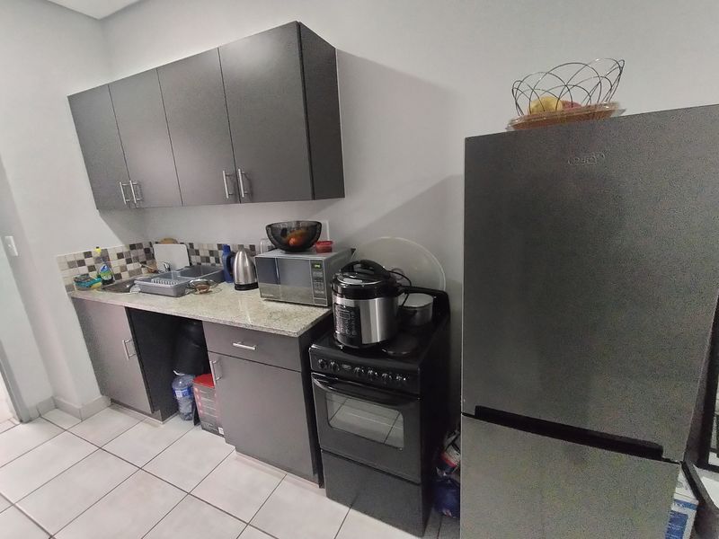 Secure Bachelor Unit Near Schools & Transport – Northpark, Pretoria North - Photo 5