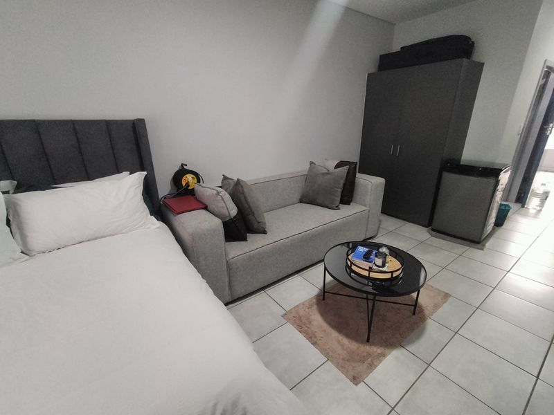 Secure Bachelor Unit Near Schools & Transport – Northpark, Pretoria North - Photo 8