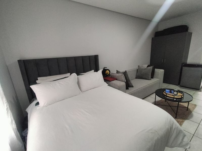 Secure Bachelor Unit Near Schools & Transport – Northpark, Pretoria North - Photo 7