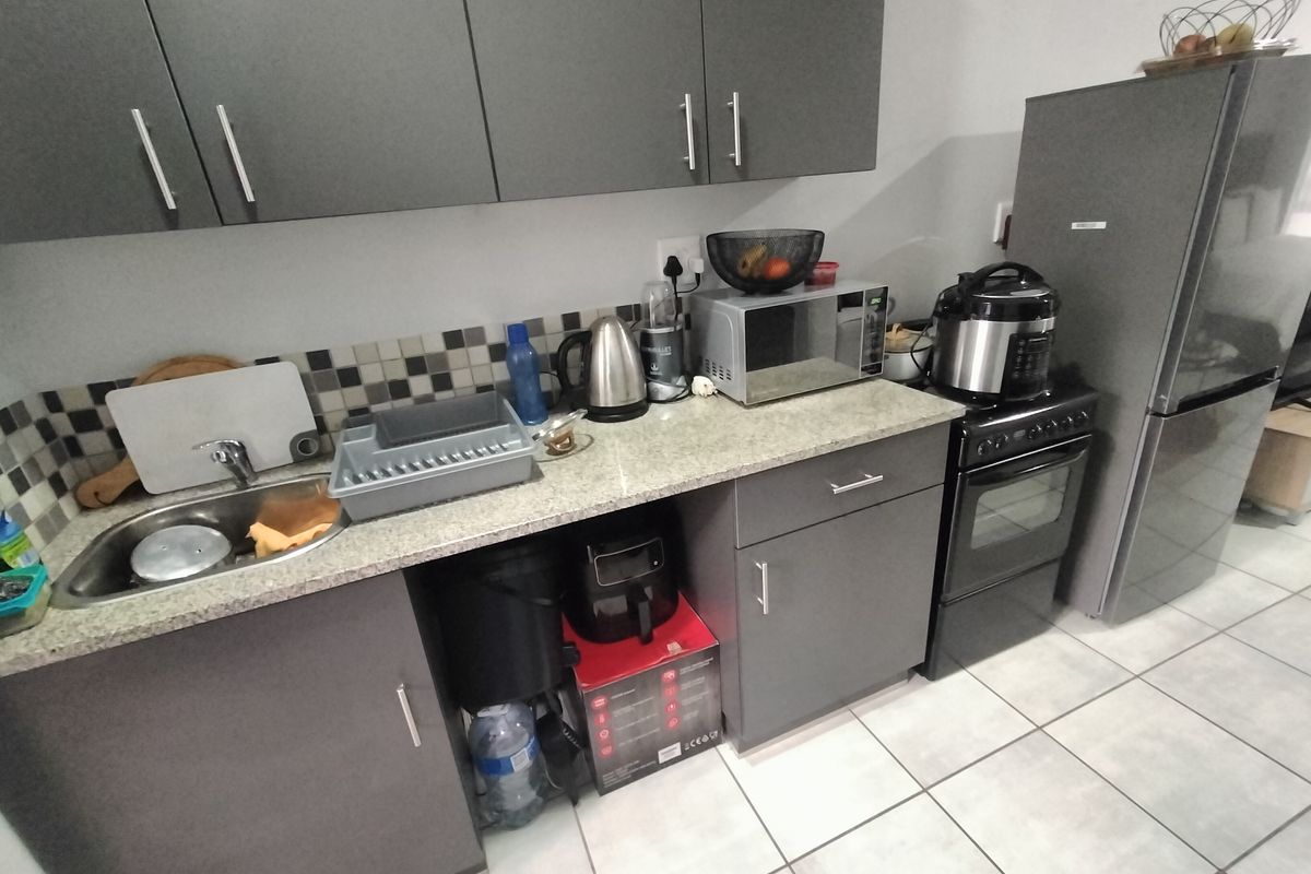 Secure Bachelor Unit Near Schools & Transport – Northpark, Pretoria North - Photo 4