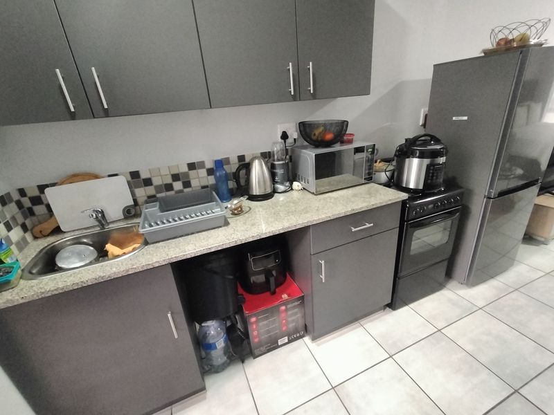 Secure Bachelor Unit Near Schools & Transport – Northpark, Pretoria North - Photo 4