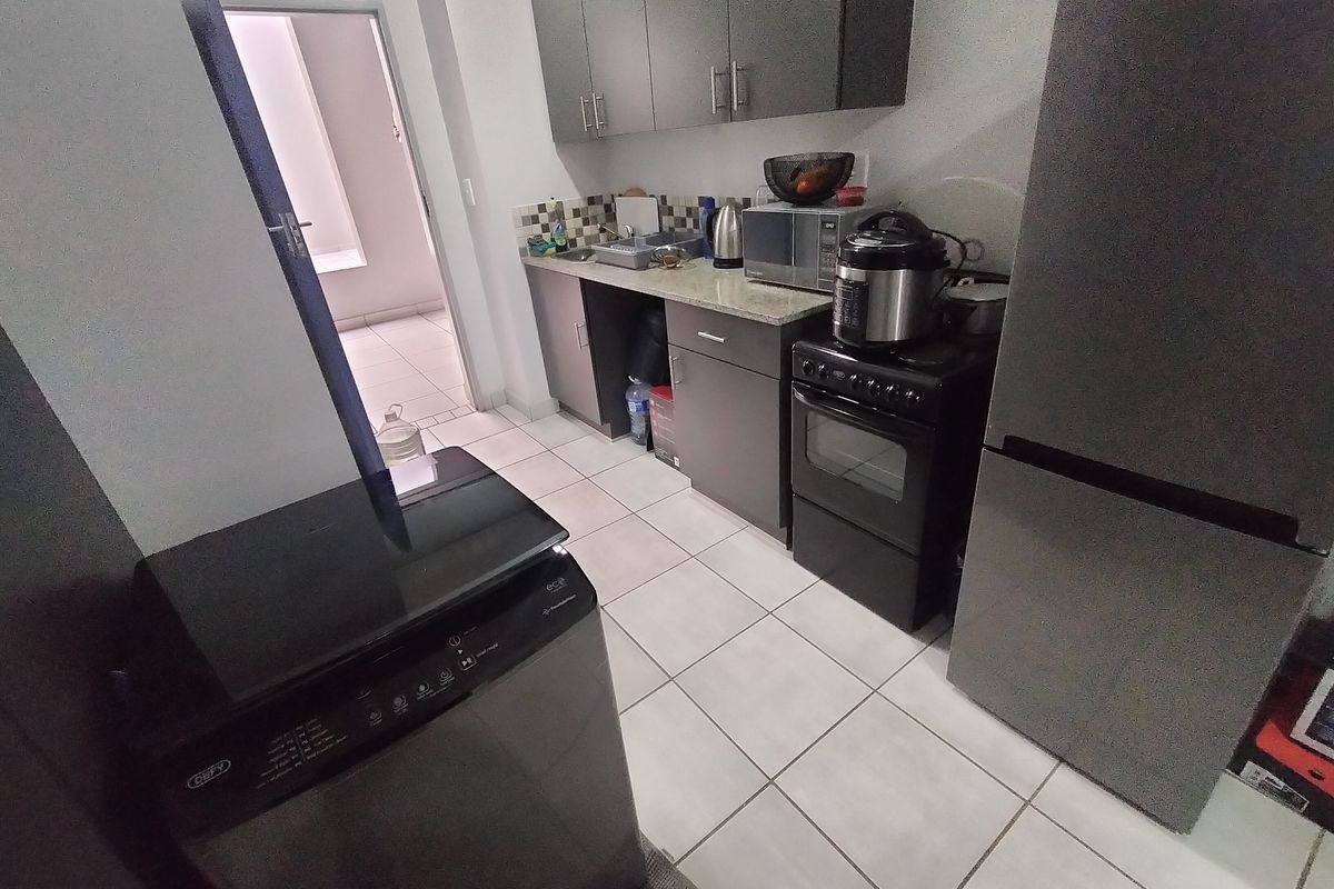 Secure Bachelor Unit Near Schools & Transport – Northpark, Pretoria North - Photo 3