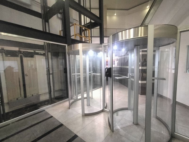 Modern Bachelor Flat in Northpark Mall – Ideal Starter or Investment Property - Photo 9