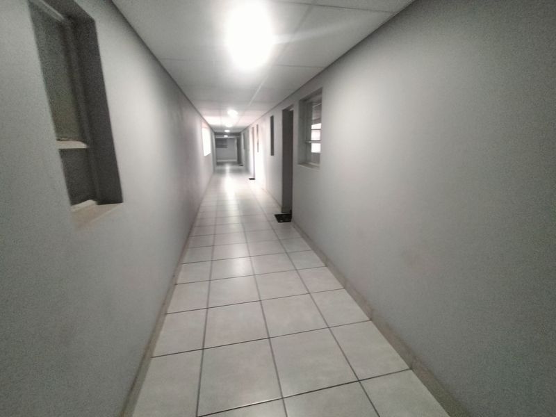 Modern Bachelor Flat in Northpark Mall – Ideal Starter or Investment Property - Photo 7