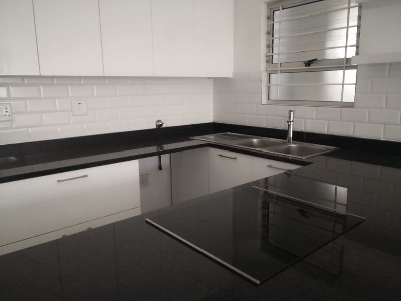 Modern 1 Bedroom Apartment with Private Garden - Photo 3
