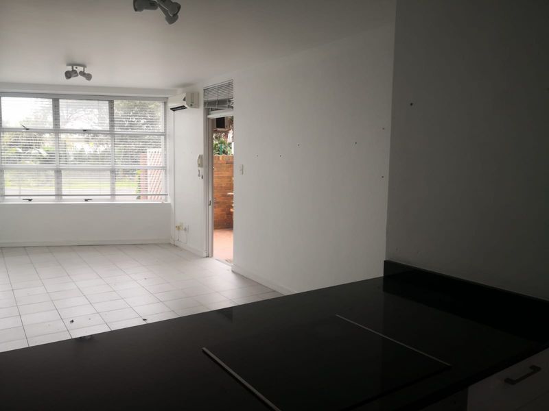 Modern 1 Bedroom Apartment with Private Garden - Photo 4