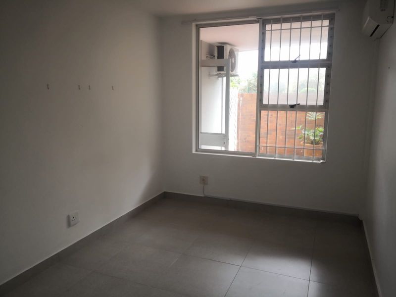 Modern 1 Bedroom Apartment with Private Garden - Photo 7
