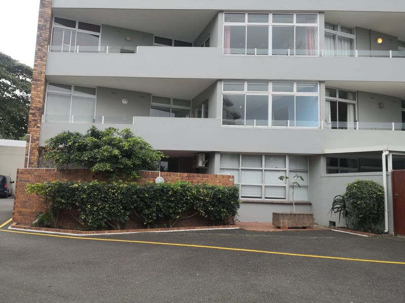 Modern 1 Bedroom Apartment with Private Garden