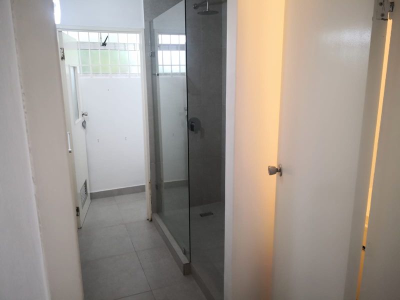 Modern 1 Bedroom Apartment with Private Garden - Photo 6