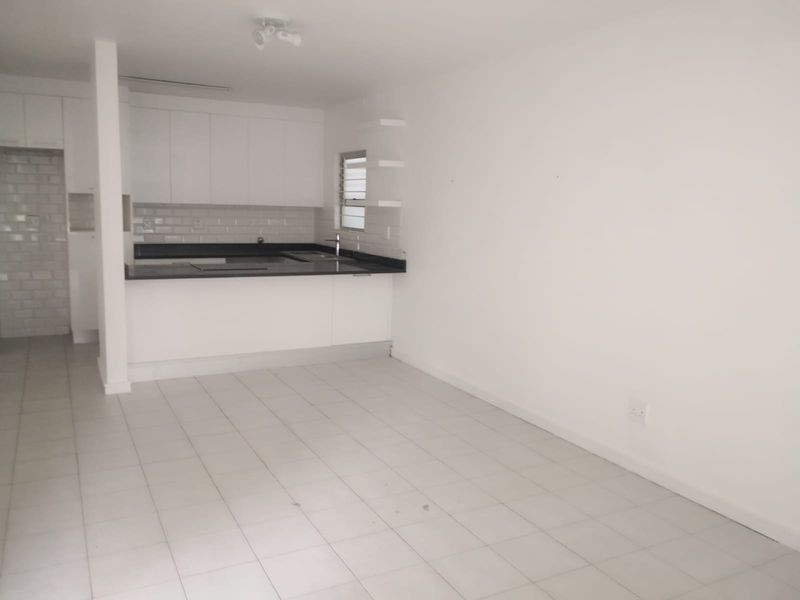 Modern 1 Bedroom Apartment with Private Garden - Photo 2