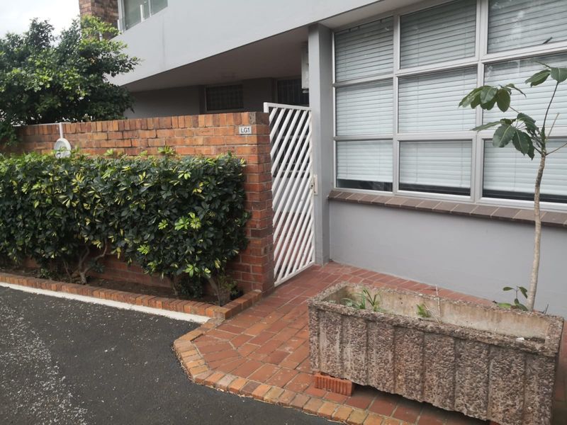 Modern 1 Bedroom Apartment with Private Garden - Photo 10