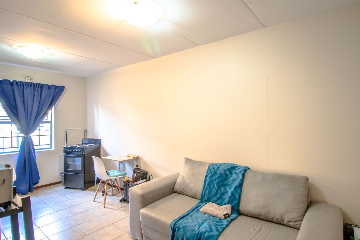 Prime Investment or Starter Home in Erand Gardens, Midrand - Photo 4