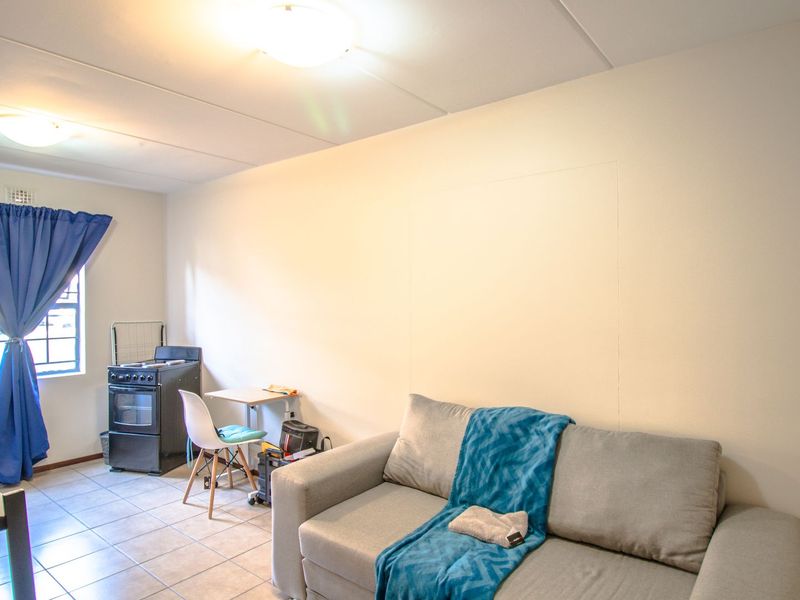 Prime Investment or Starter Home in Erand Gardens, Midrand - Photo 4