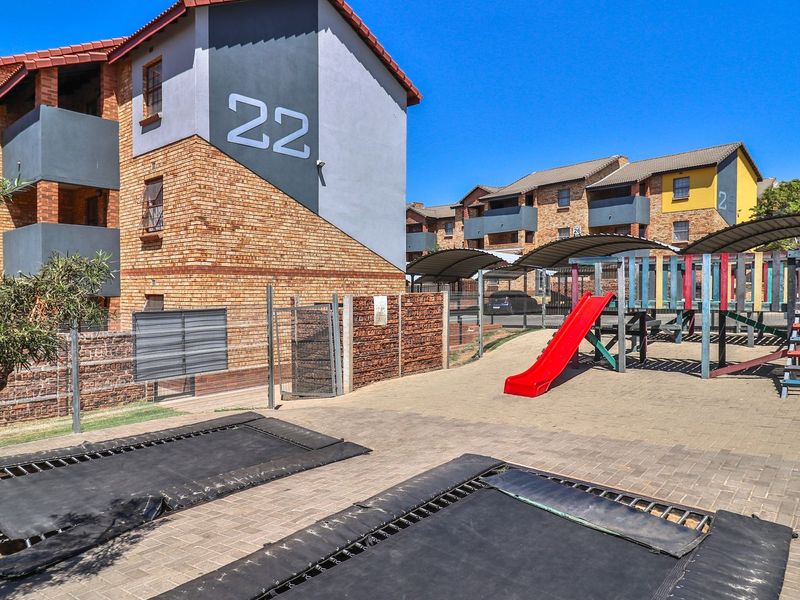 Prime Investment or Starter Home in Erand Gardens, Midrand - Photo 10