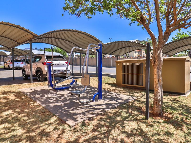 Prime Investment or Starter Home in Erand Gardens, Midrand - Photo 9