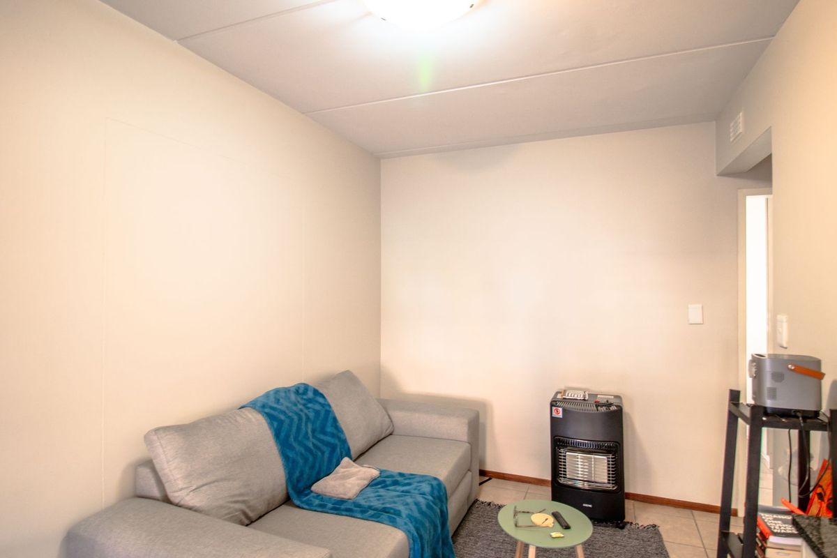 Prime Investment or Starter Home in Erand Gardens, Midrand - Photo 3