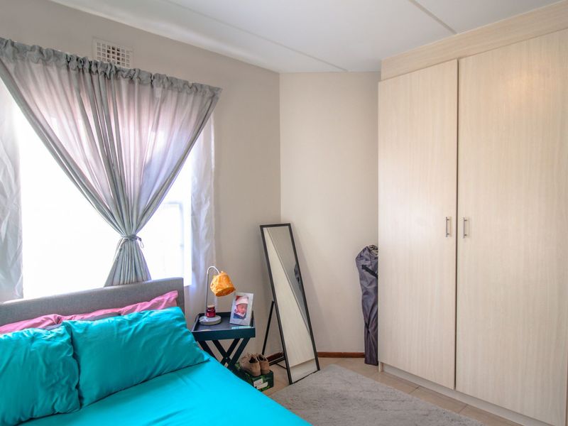 Prime Investment or Starter Home in Erand Gardens, Midrand - Photo 5