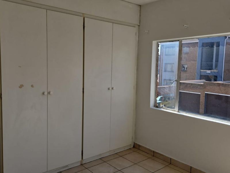 Attractive  Second Floor Apartment  in  Bel Aire Complex - Photo 7