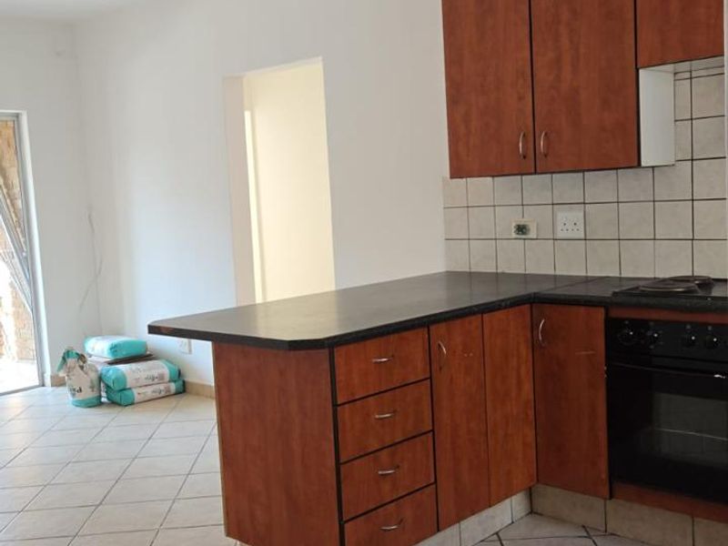 Attractive  Second Floor Apartment  in  Bel Aire Complex - Photo 3