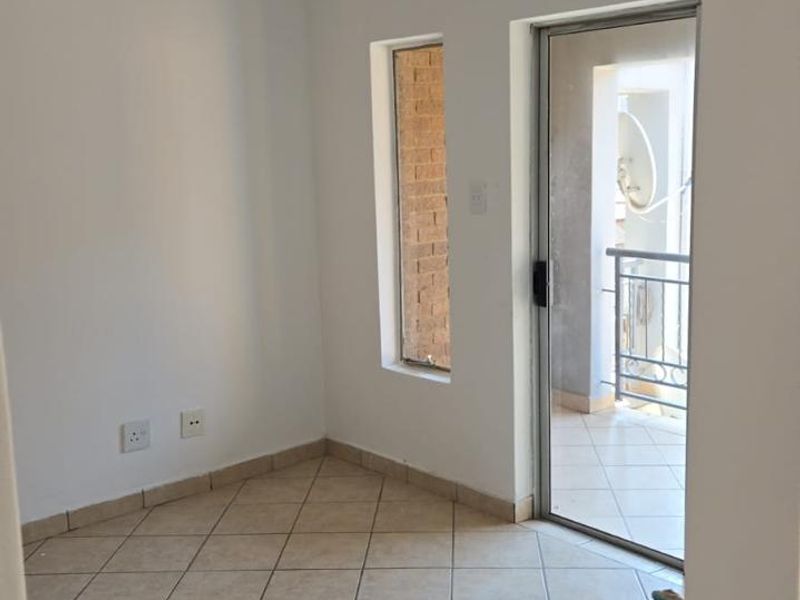 Attractive  Second Floor Apartment  in  Bel Aire Complex - Photo 5