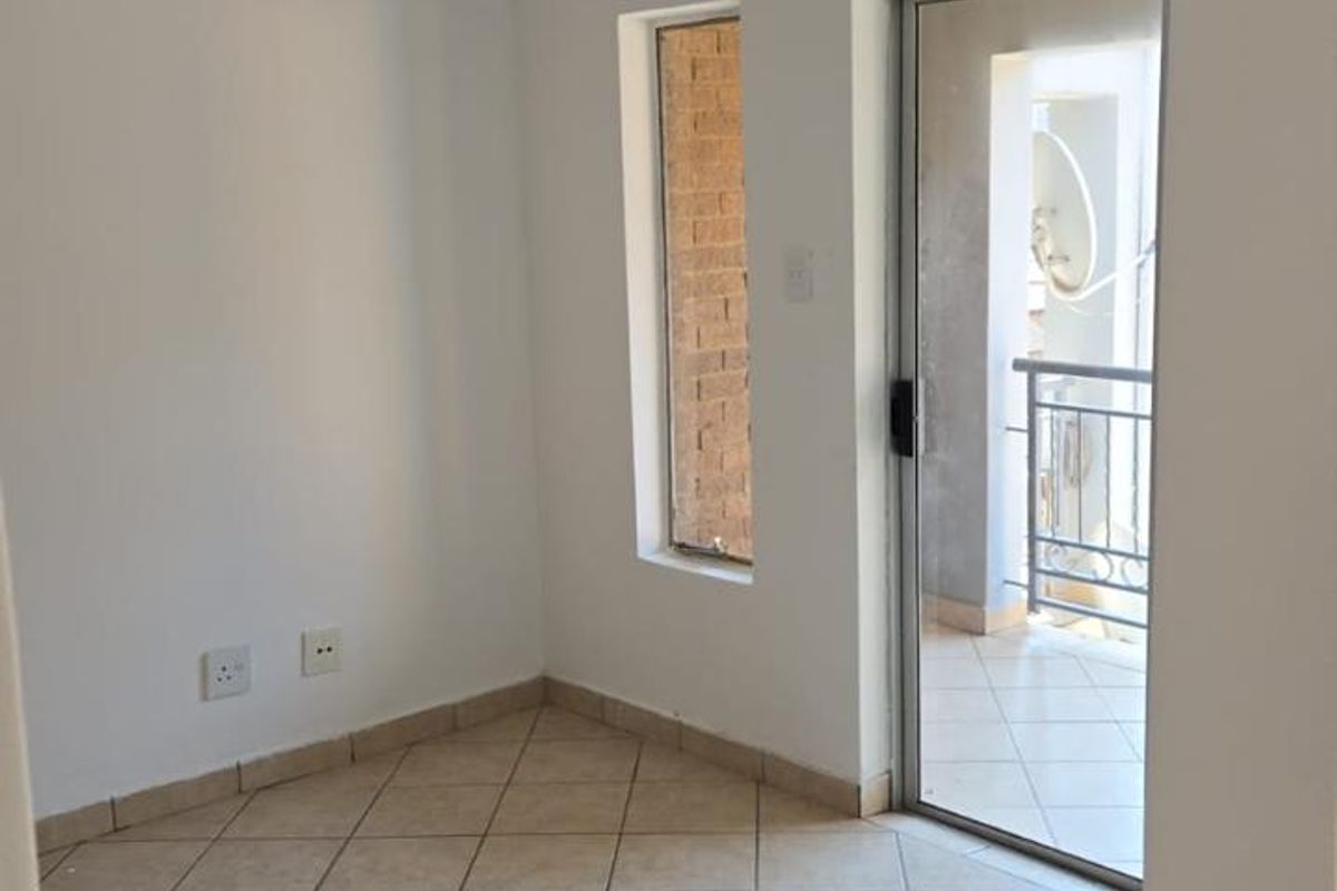 Attractive  Second Floor Apartment  in  Bel Aire Complex - Photo 5