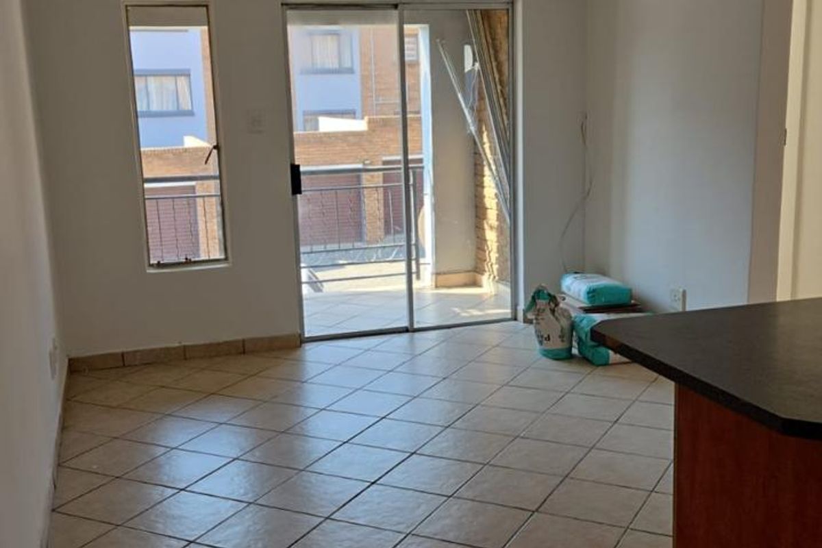 Attractive  Second Floor Apartment  in  Bel Aire Complex - Photo 4