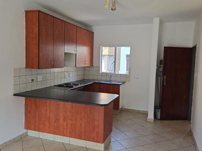 Attractive  Second Floor Apartment  in  Bel Aire Complex - Photo 2