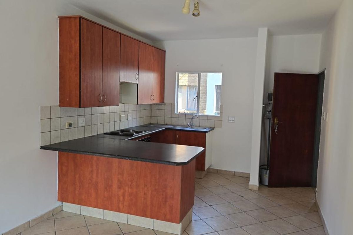 Attractive  Second Floor Apartment  in  Bel Aire Complex - Photo 2