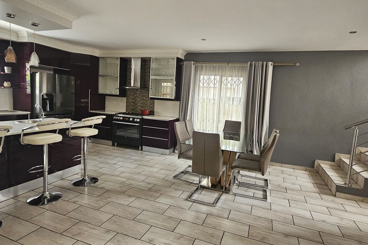 Elegant 4-Bedroom Lifestyle Home in Secure Estate - Photo 4