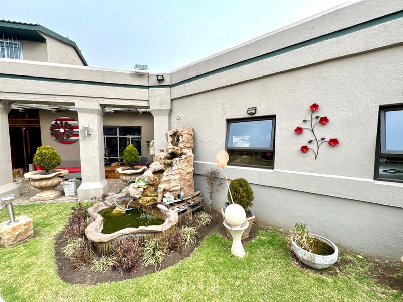 Spacious Family Home with Modern Comforts, Flatlet, Outdoor entertainment area for sale in Secunda - Photo 4