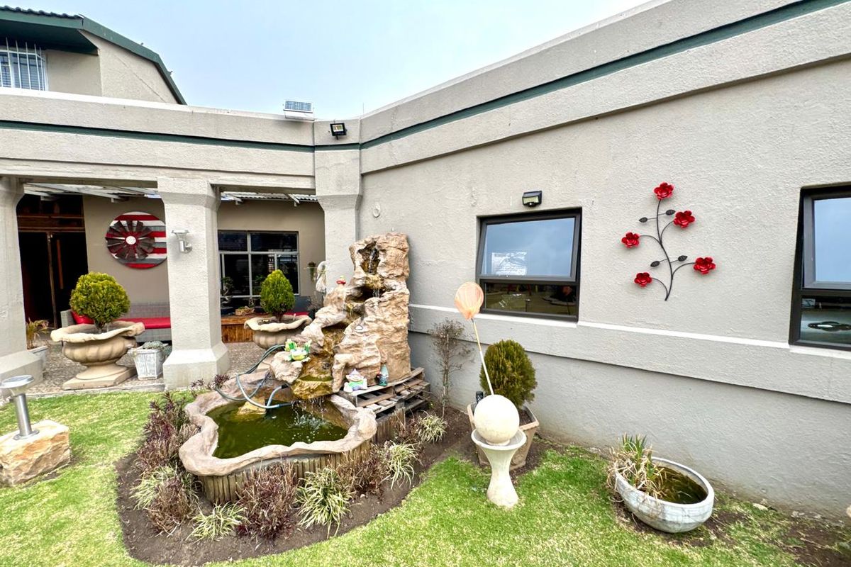 Spacious Family Home with Modern Comforts, Flatlet, Outdoor entertainment area for sale in Secunda - Photo 4