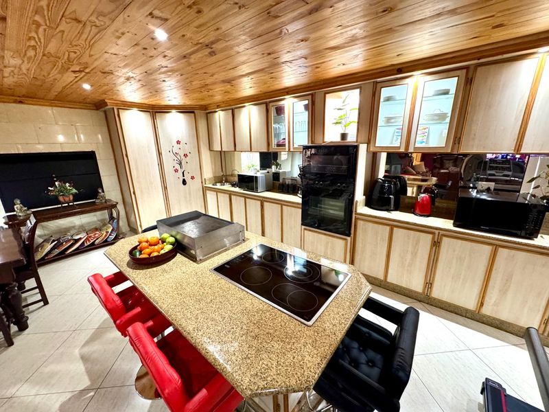 Spacious Family Home with Modern Comforts, Flatlet, Outdoor entertainment area for sale in Secunda - Photo 10