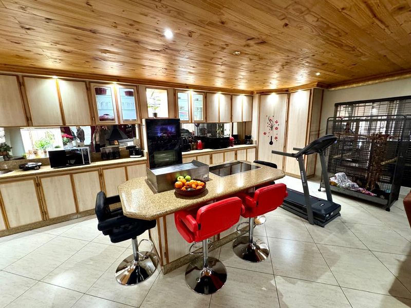 Spacious Family Home with Modern Comforts, Flatlet, Outdoor entertainment area for sale in Secunda - Photo 9