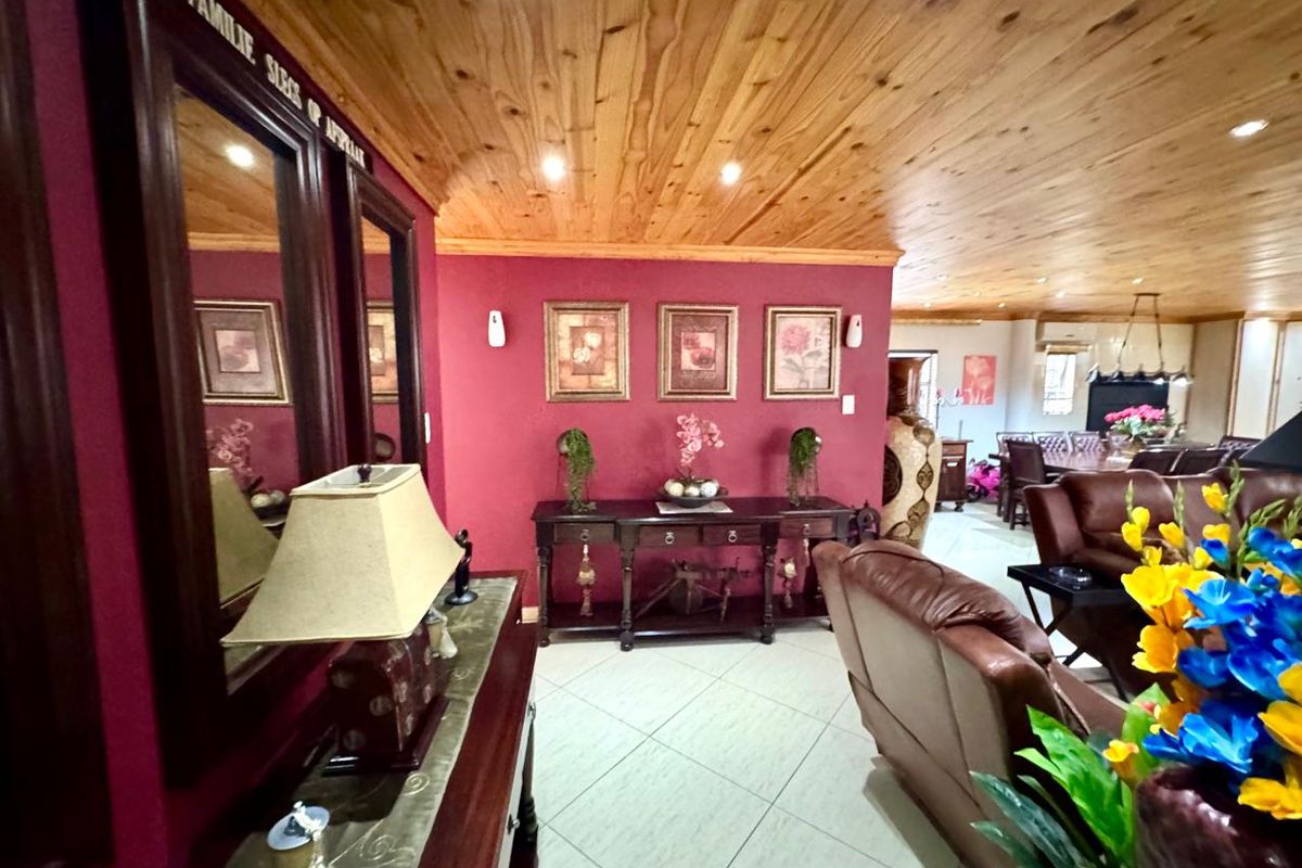Spacious Family Home with Modern Comforts, Flatlet, Outdoor entertainment area for sale in Secunda - Photo 5