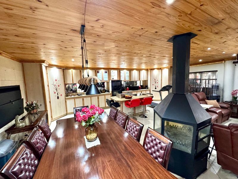 Spacious Family Home with Modern Comforts, Flatlet, Outdoor entertainment area for sale in Secunda - Photo 8